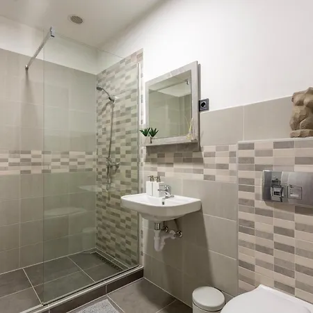 Deluxe By Bella Budapest