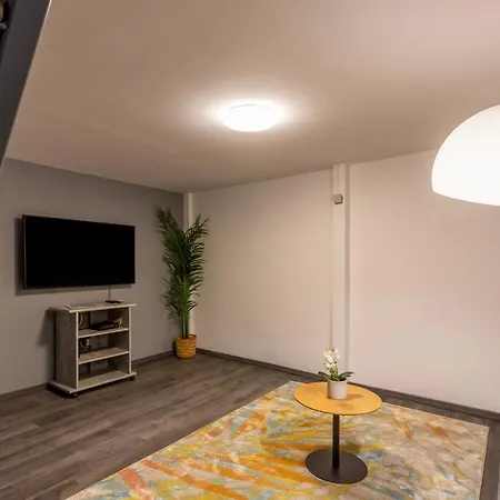 Deluxe By Bella * Budapest