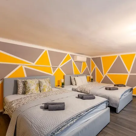 Deluxe By Bella Apartman