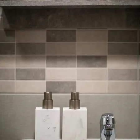 Deluxe By Bella Apartman