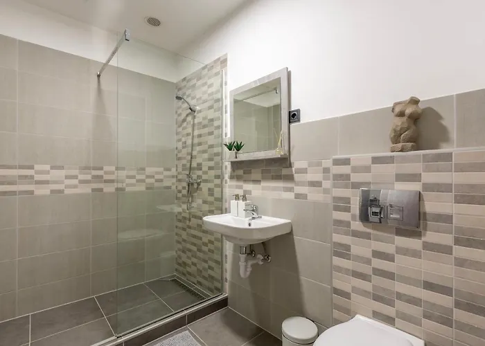 Deluxe By Bella Budapesta